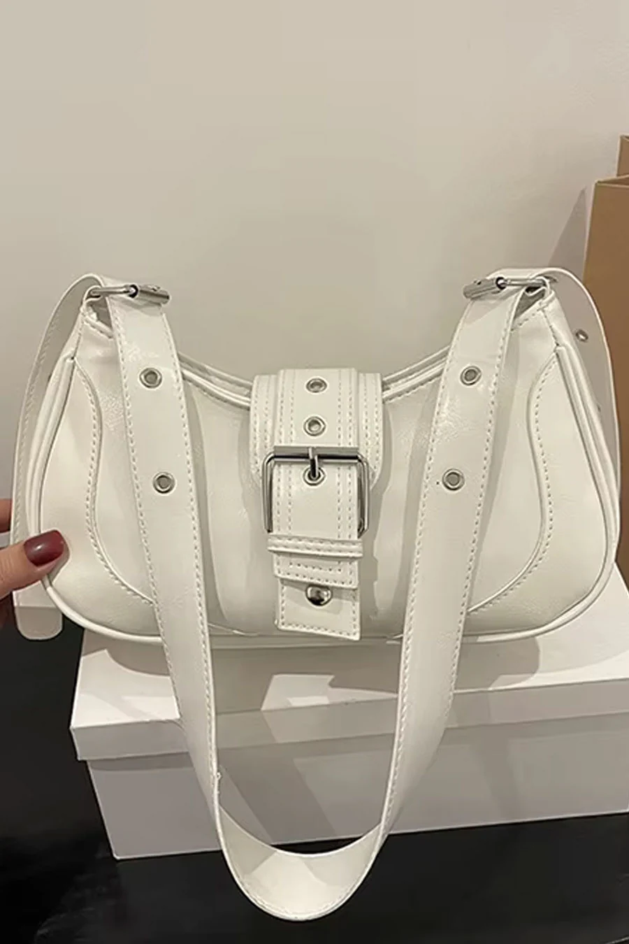 2000s Crescent Shoulder Crossbody Bag - Image 4