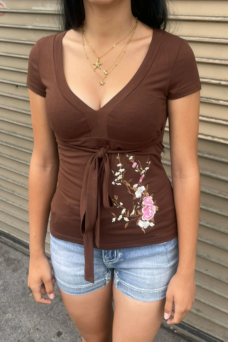 2000s Retro V-Neck Short Sleeve Top with Embroidered Floral Detail and Tie Front - Image 4