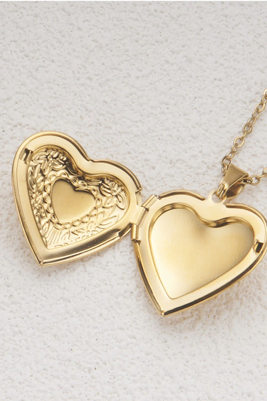 2000s Medium Heart Locket Pendant Chain Necklace - Image 2