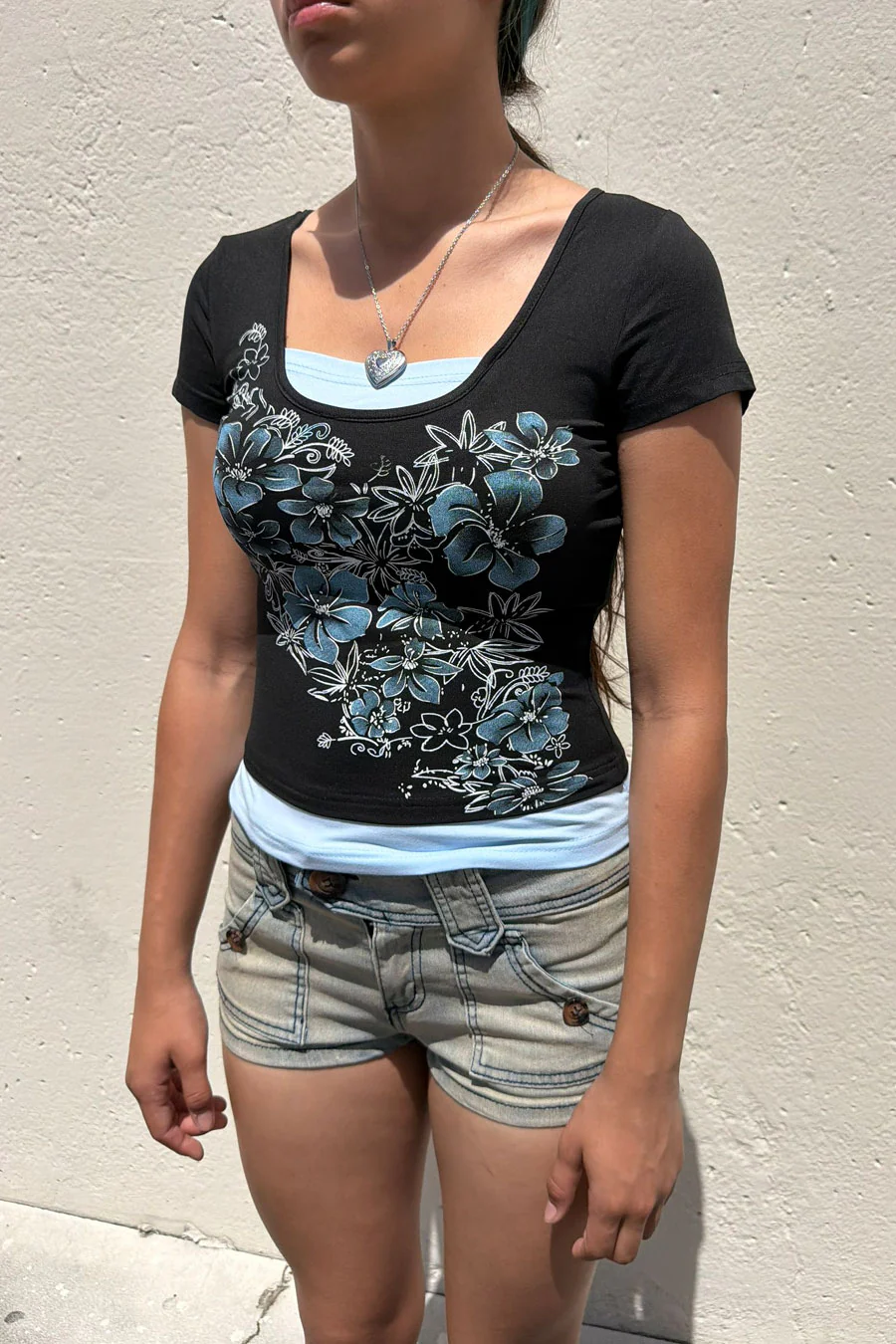 2000s Vintage Floral Print Contrast Faux-Layered Scoop Neck Short Sleeve Top - Image 2
