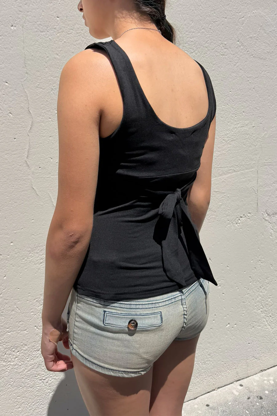 2000s Vintage Floral Print Sleeveless Surplice Tank Top with Waist Tie - Image 2