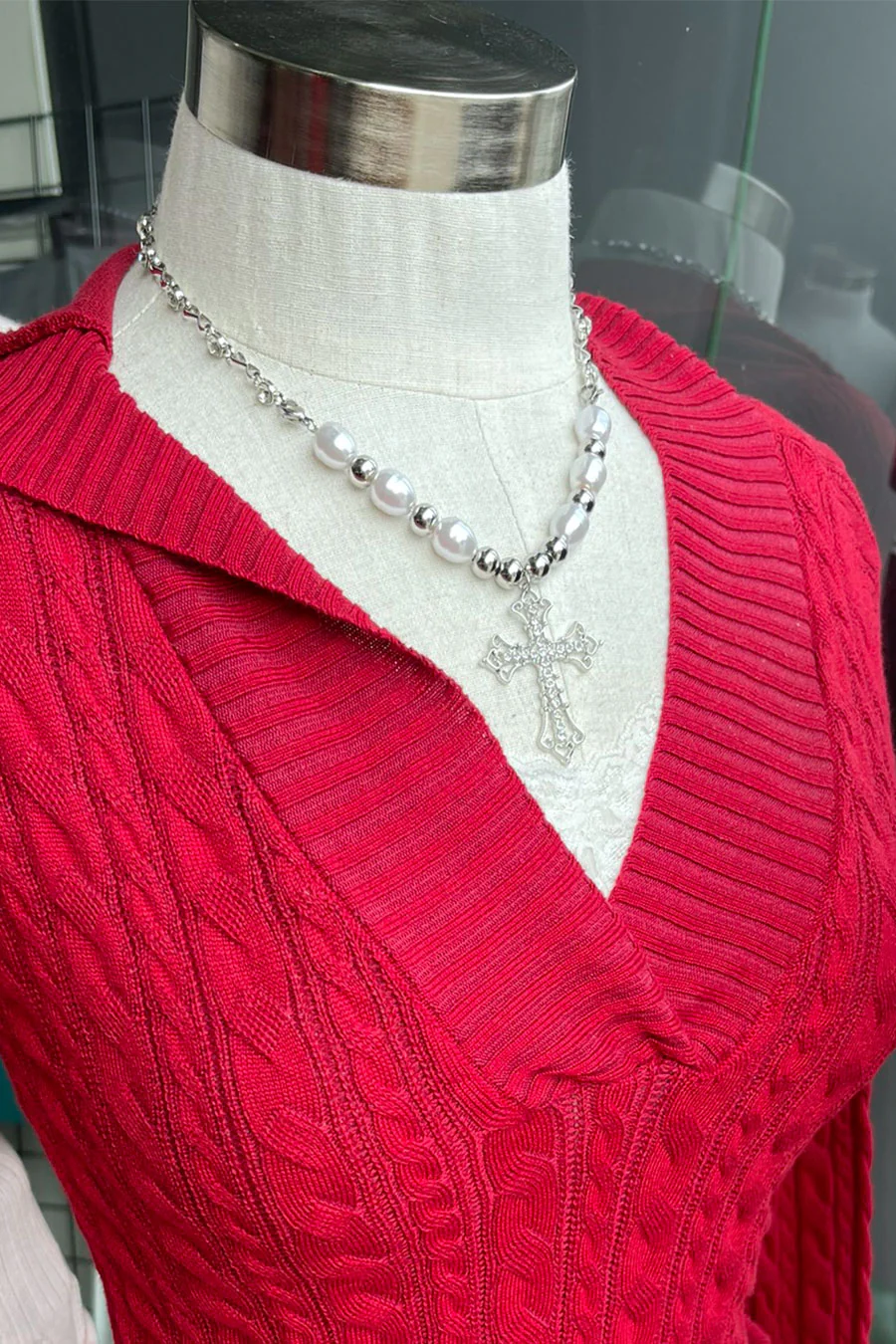 2000s Vintage Pearl Rhine Stone Cross Necklace - Image 3