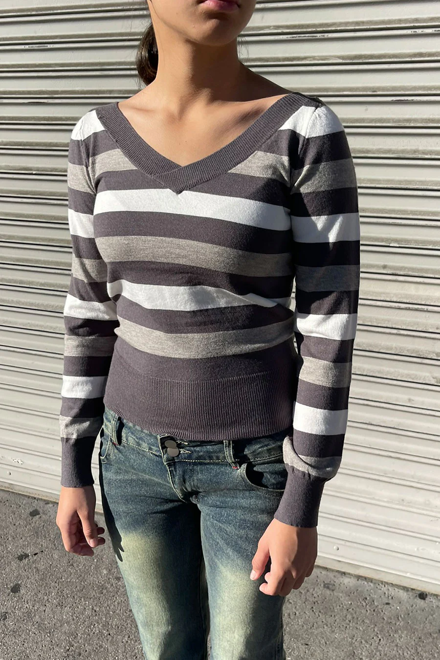 2000s Vintage Style Striped Long Sleeve V-Neck Crop Sweater - Image 4
