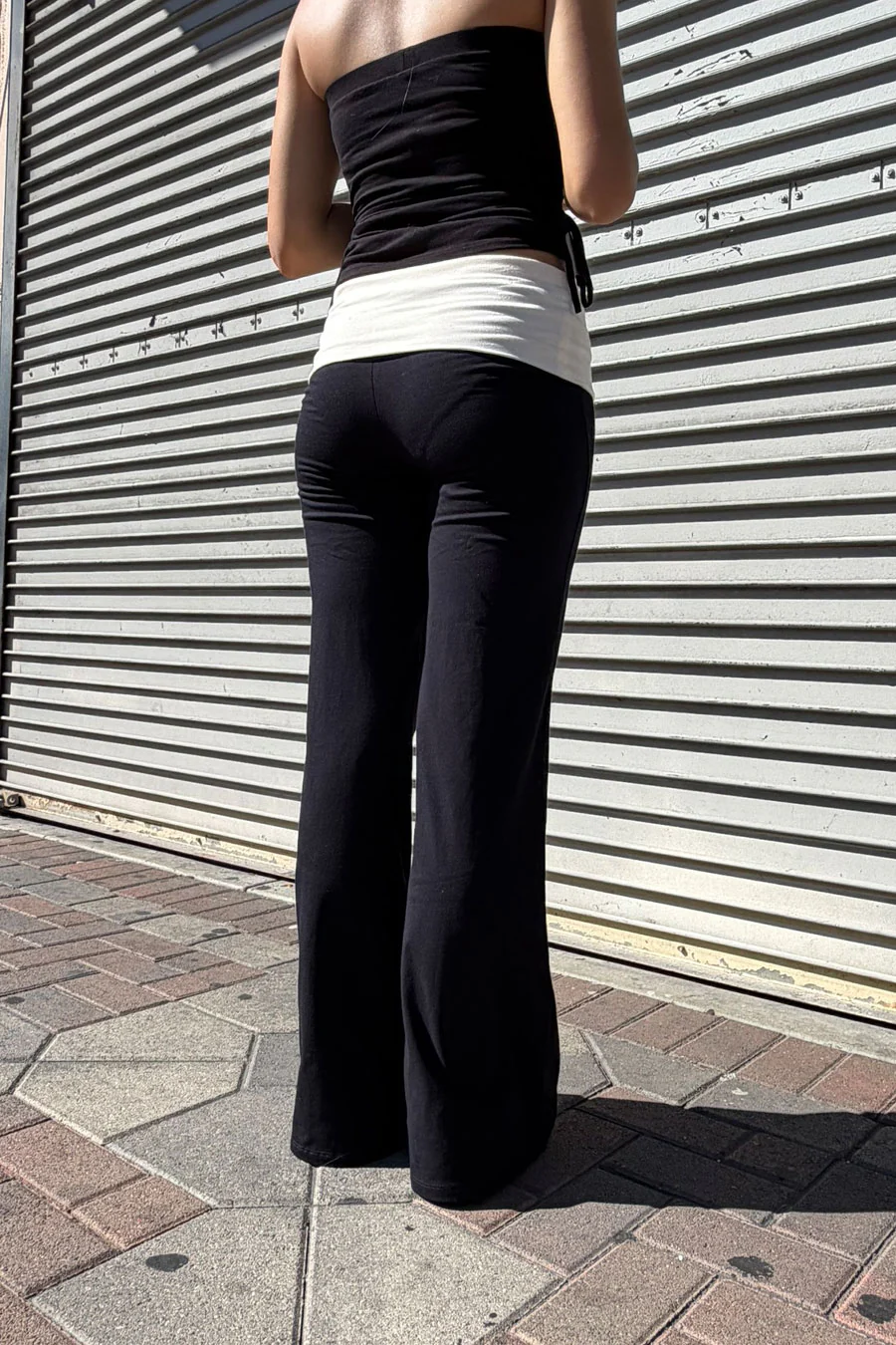 Basic Contrasting Color Folded Waist Yoga Pants - Image 10