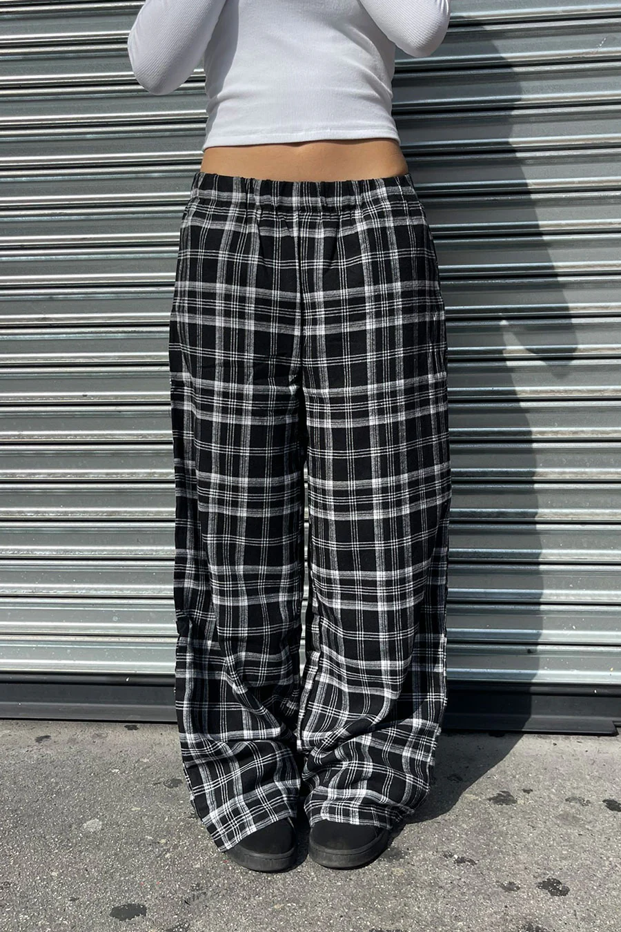 Basic Yarn-Dyed Plaid Flannel Pajama Pants with Side Pockets - Image 3