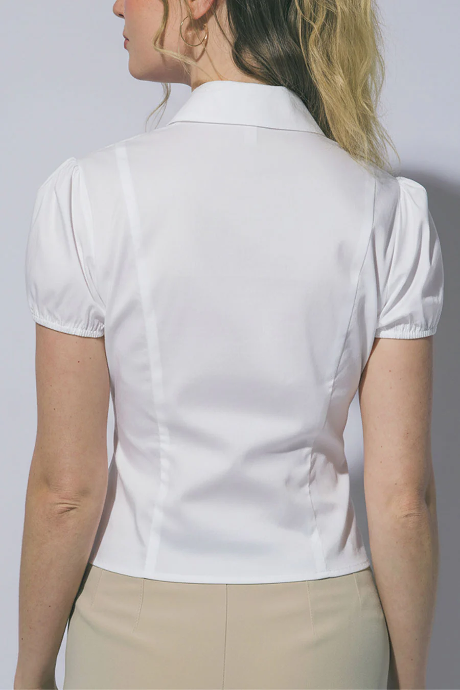 Clean Girl Puffed Short-Sleeve Button-Up Fitted Cotton Blend Shirt - Image 10