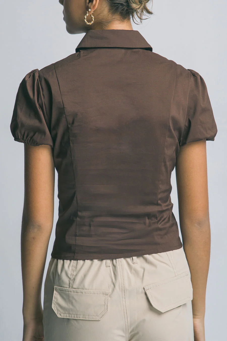 Clean Girl Puffed Short-Sleeve Button-Up Fitted Cotton Blend Shirt - Image 4