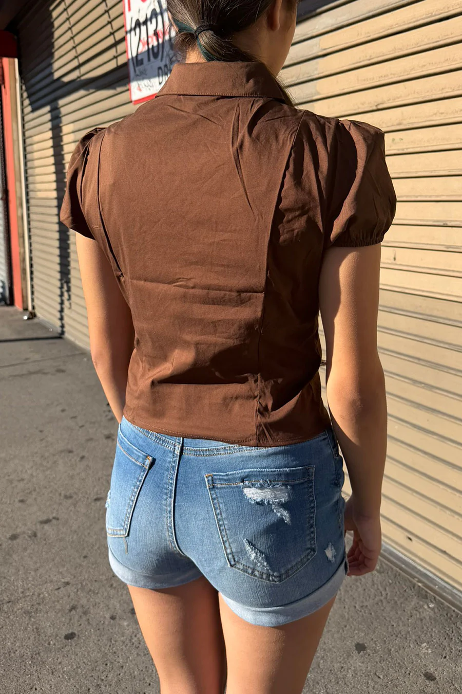 Clean Girl Puffed Short-Sleeve Button-Up Fitted Cotton Blend Shirt - Image 8