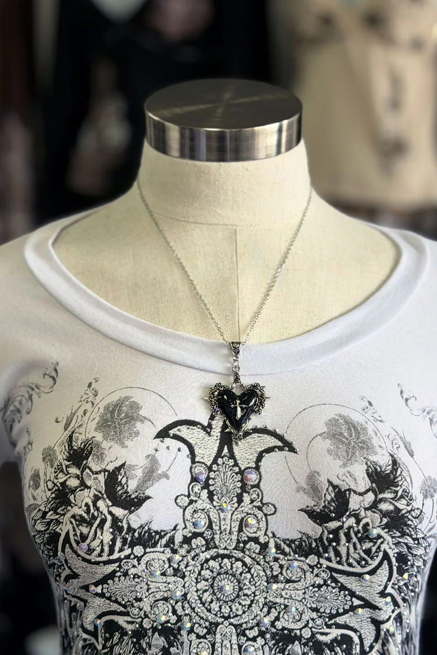 Gothic Wild Thorn Heart Y2K Pendant Necklace - Image 5