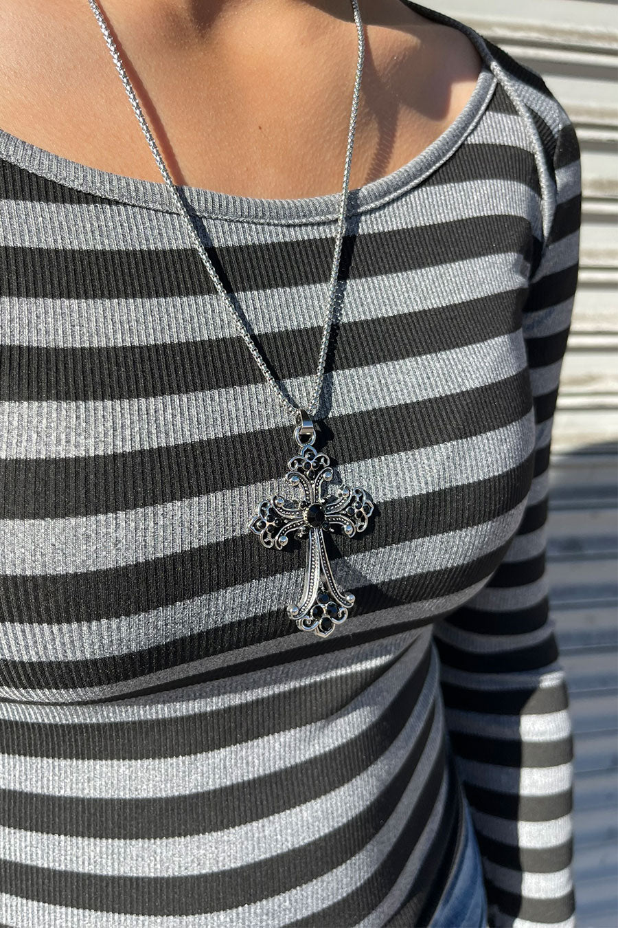 Y2K 2000s Vintage Gothic Rhinestone Cross Pendant Statement Necklace - Image 4