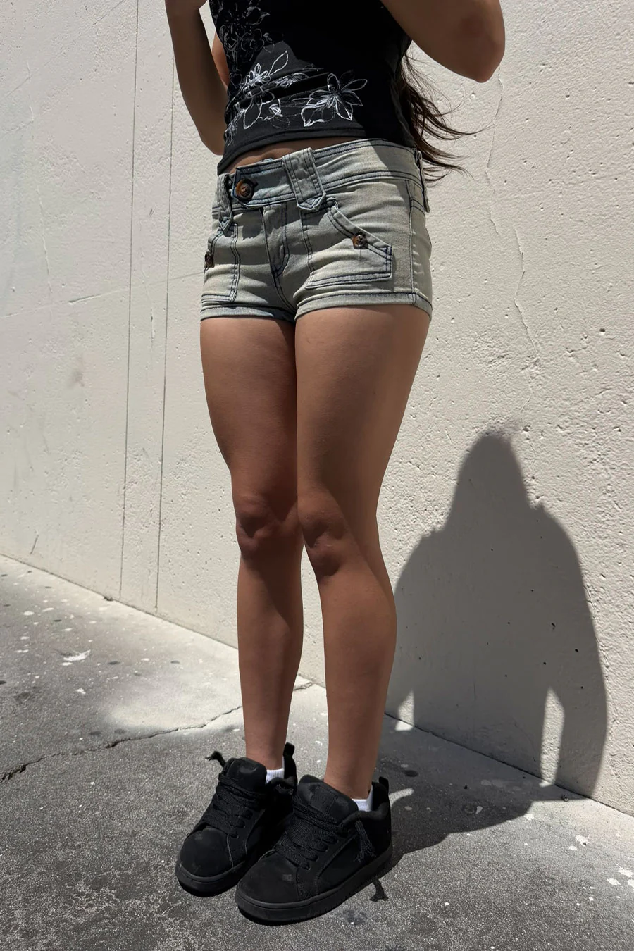 Y2K 2000s Vintage Light Wash Low-Rise Micro Mini Denim Shorts - Image 5