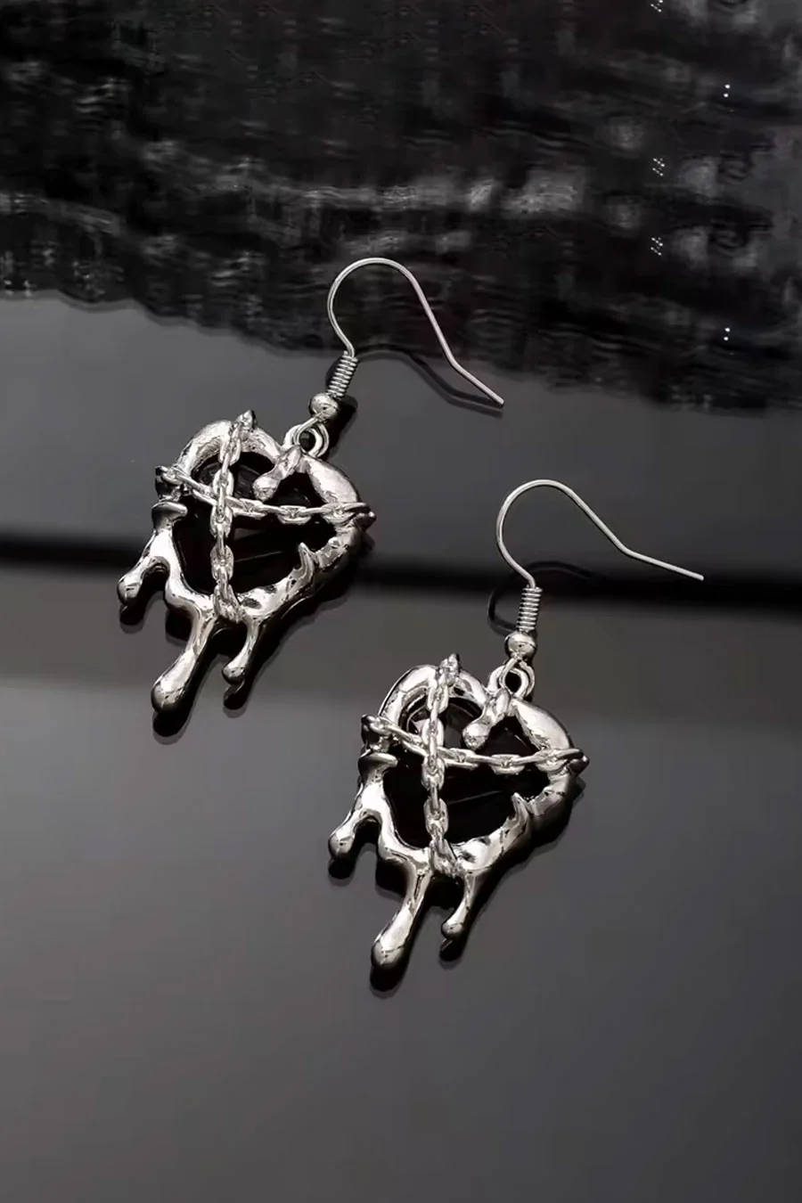 Y2K Gothic Heart Charm Drop Earrings - Image 4