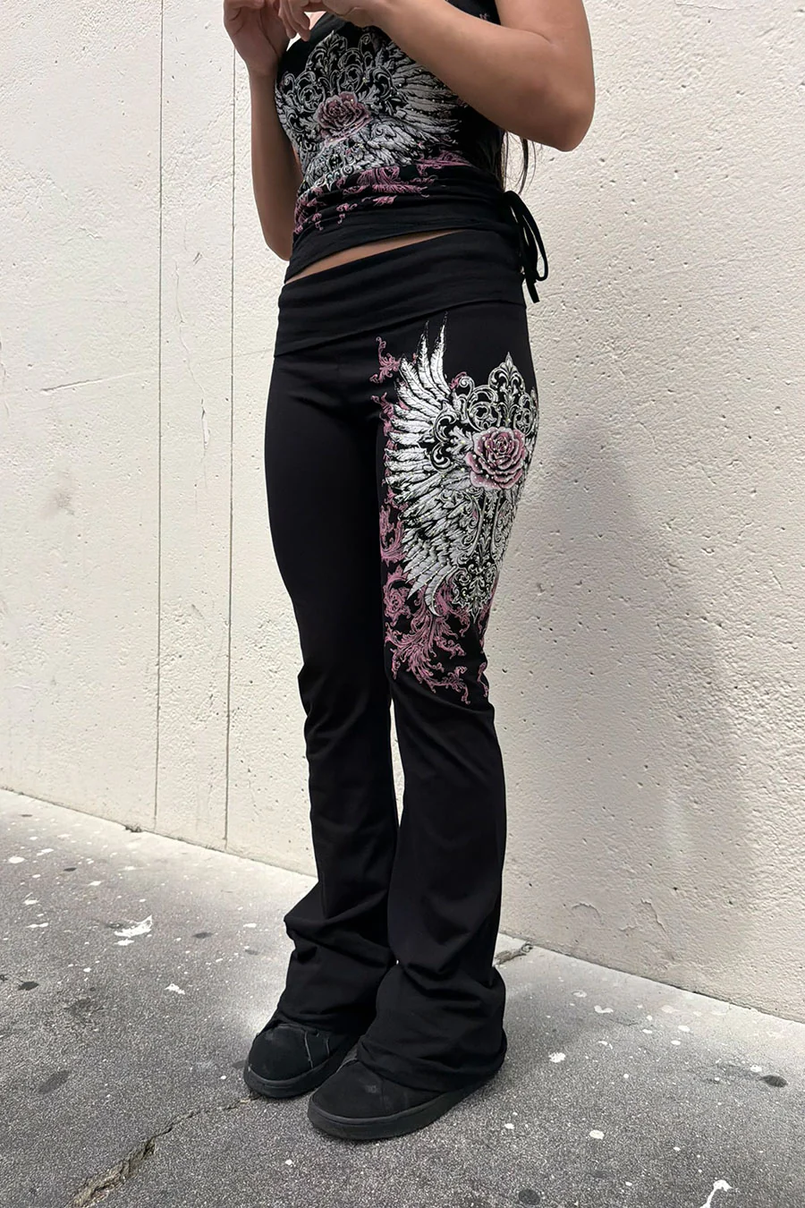 Y2K McBling Soft Pink Rose & Wing Graphic Rhinestone Print Fold-Over Flare Pants - Image 9